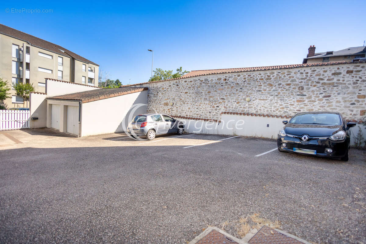 Appartement T3, accès PMR, ascenseur, garage et balcons SAINT JUNIEN - photo 13