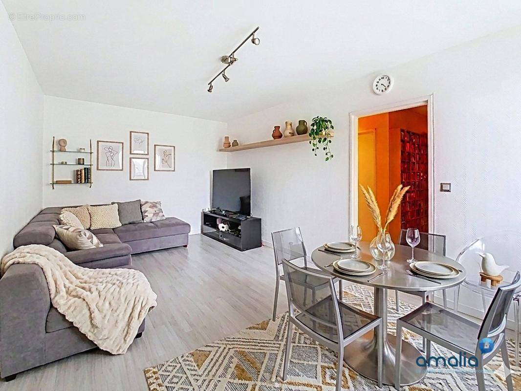 Appartement à SIN-LE-NOBLE