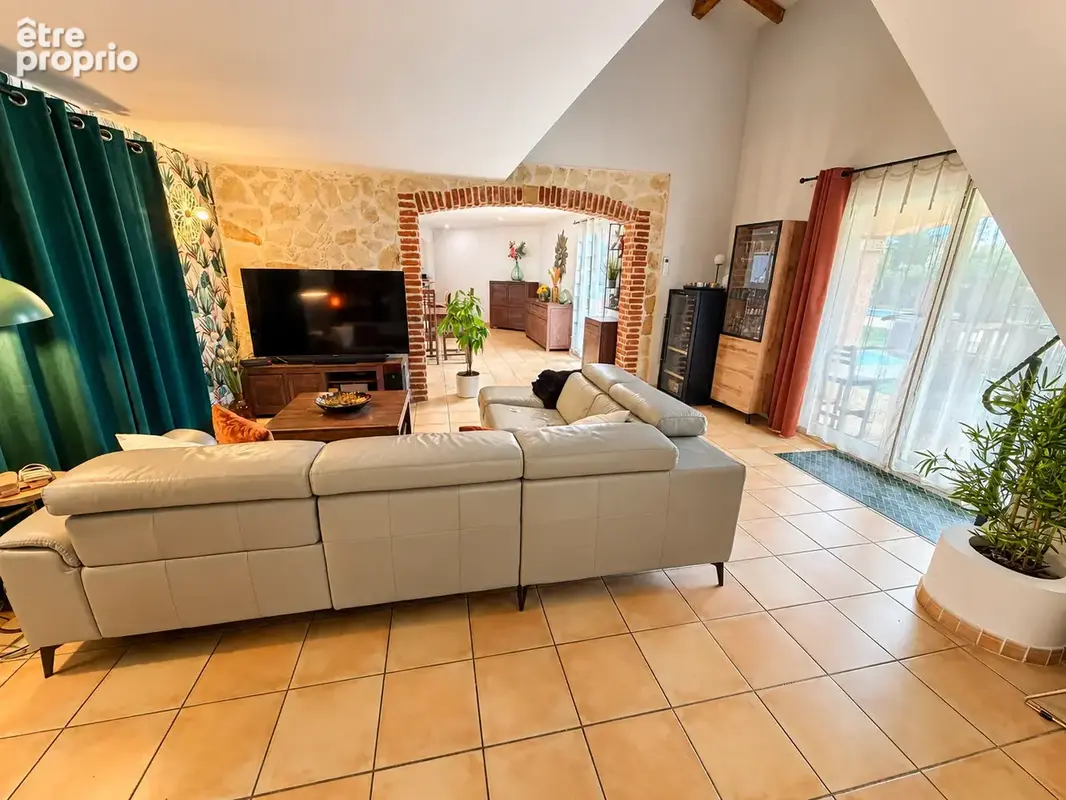 Vend maison de 163m2 avec piscine et garage sur un terrain de 1052m2 - photo 9