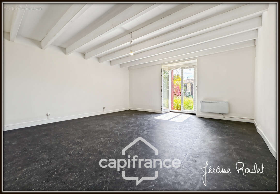 Maison en pierre à vendre 5 pièces 2 chambres Nombreuses Dépendances Terrain 22 400 m² Champigny-En-Rochereau (86) - photo 12
