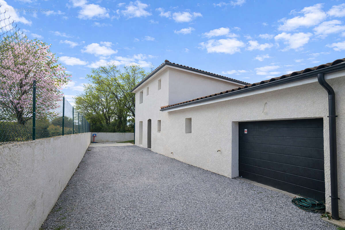 Maison à SALAISE-SUR-SANNE