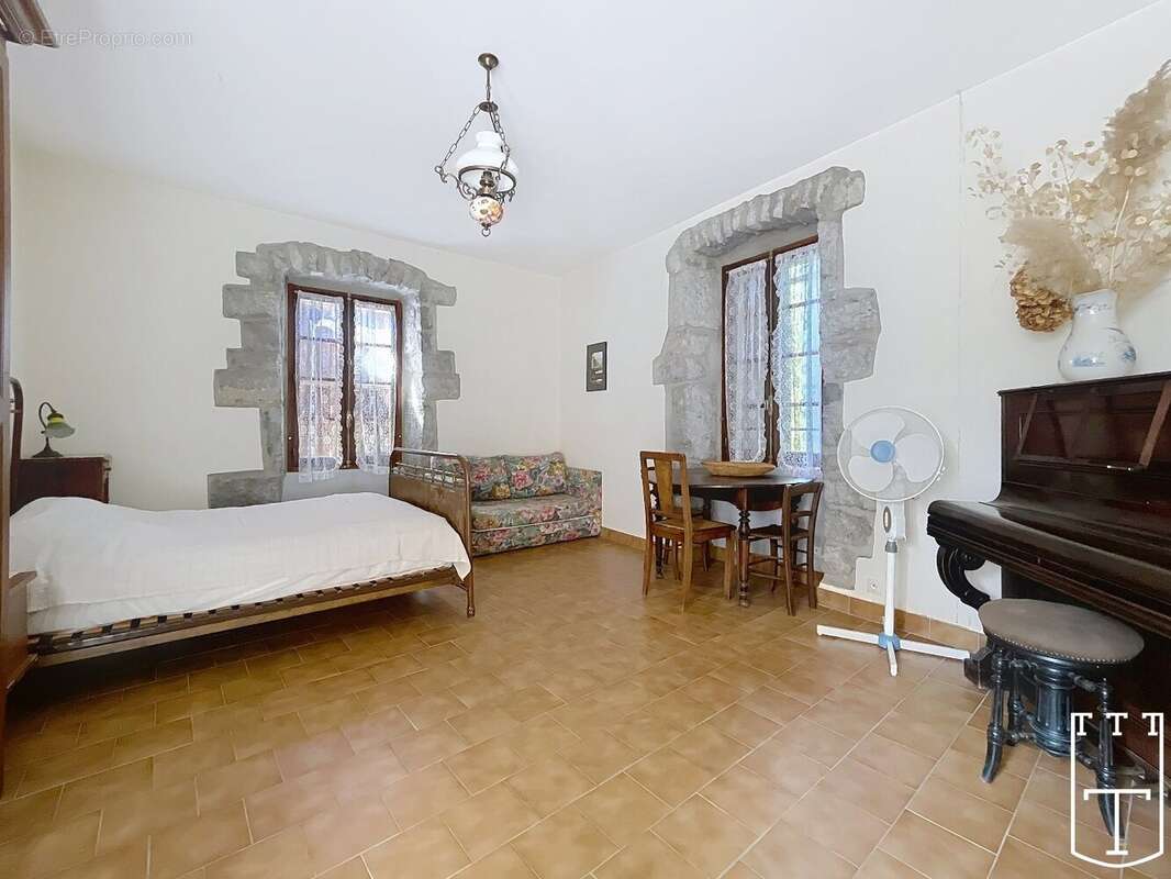 100% charme avec cette bâtisse + 1 dépendance [sud Ardèche] - photo 14