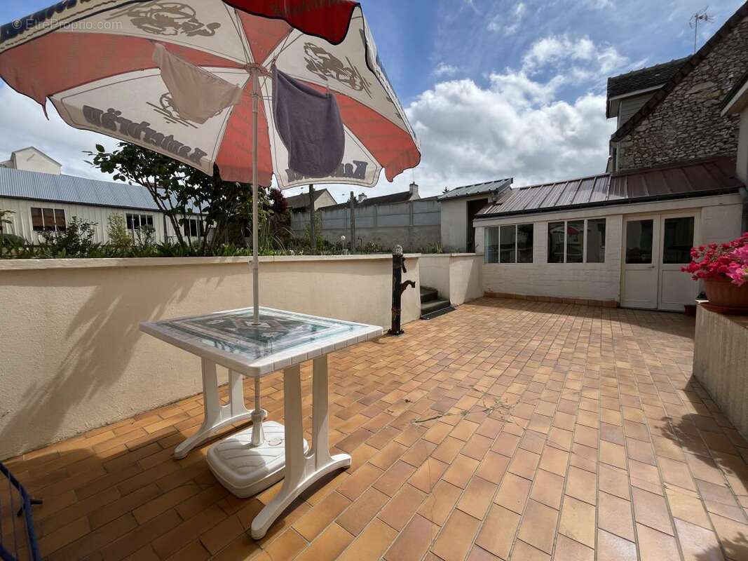 Maison 84 m² à Le Breil-Sur-Merize  - photo 2