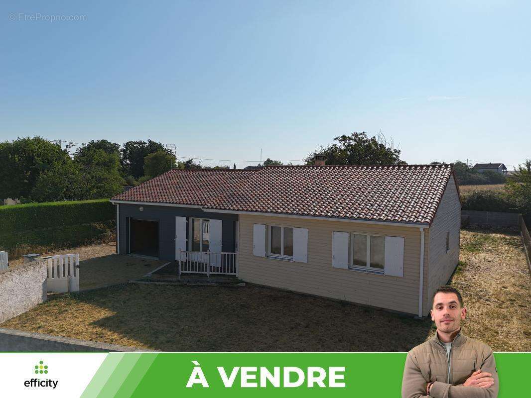 Maison 104 m² à Lussac-Les-Chateaux  - photo 4