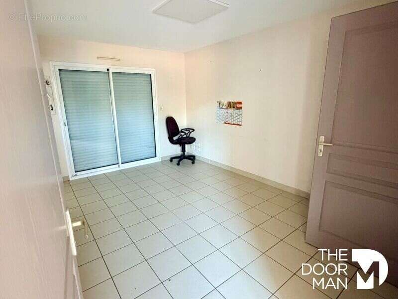 Bureau 22600 - photo 2