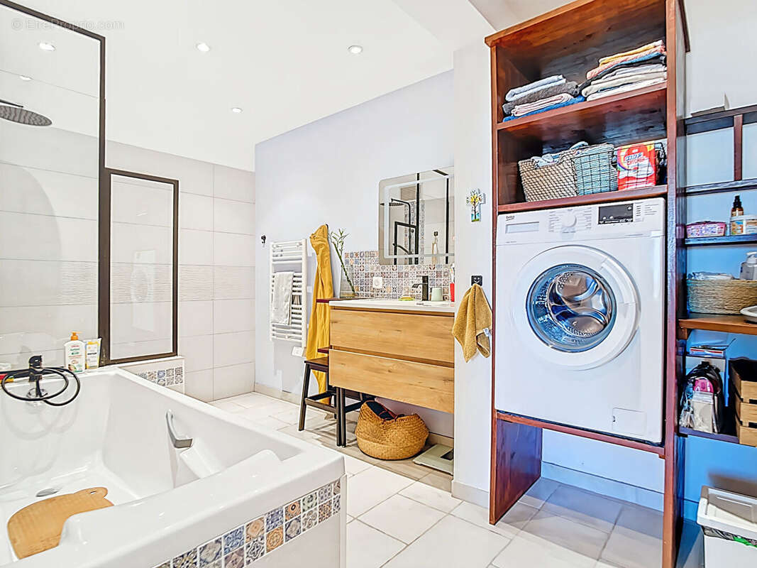 Appartement à MARSEILLE-9E