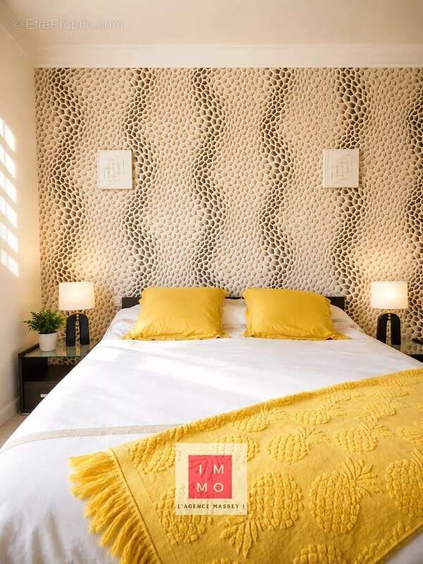 T3 lumineux de 56 m² – Balcon, grand garage, cave et parking – Secteur Jardin Massey - photo 2