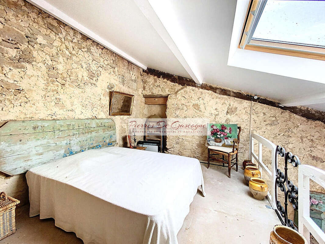 Maison à VIC-FEZENSAC