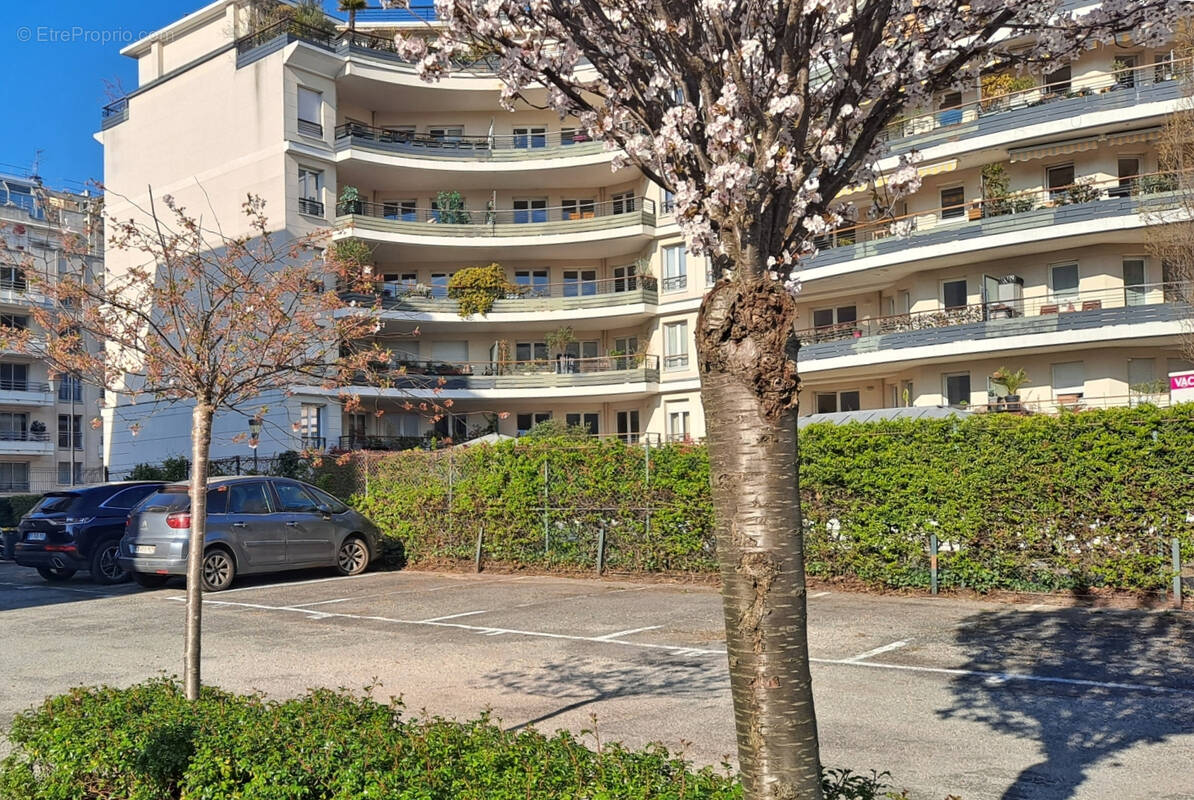 Parking à COURBEVOIE