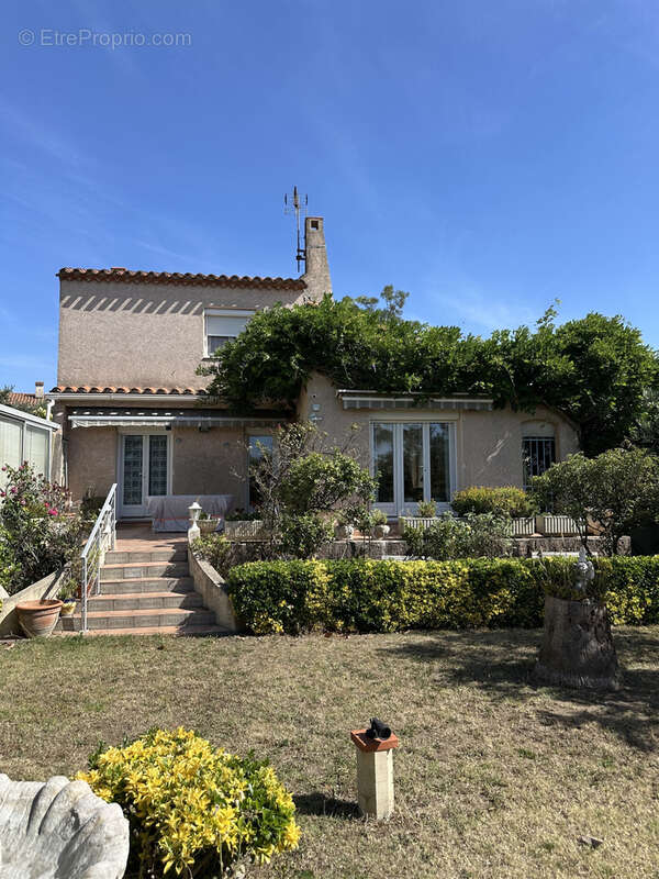 SAINT CYPRIEN. Maison 4 faces, terrain 800 m2 - photo 10