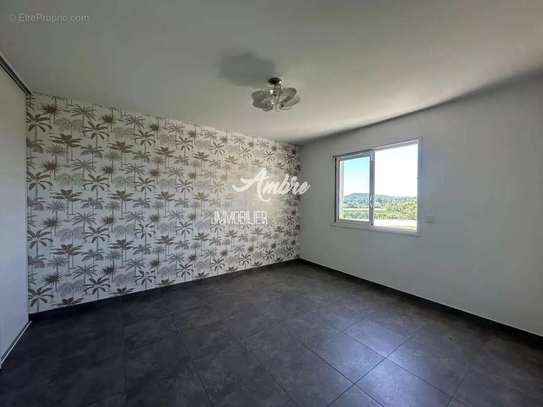 MONTELEGER Maison récente de 130 m² Type 6 - photo 13