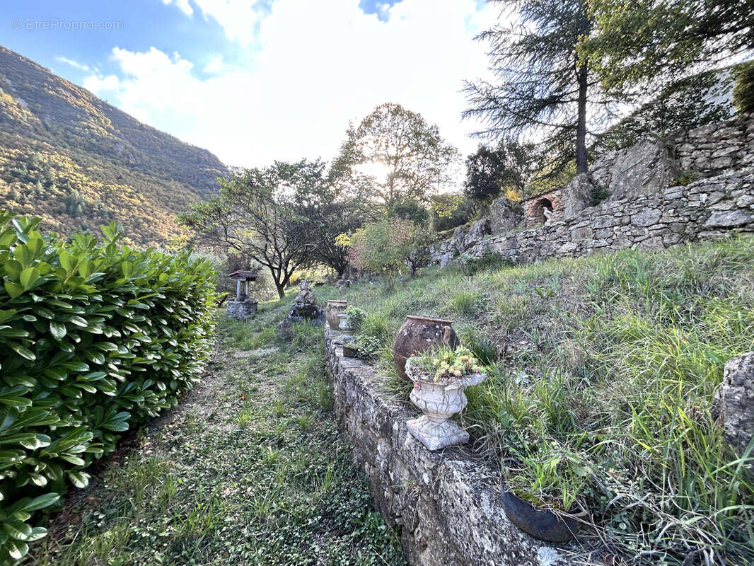 Maison à BEZ-ET-ESPARON