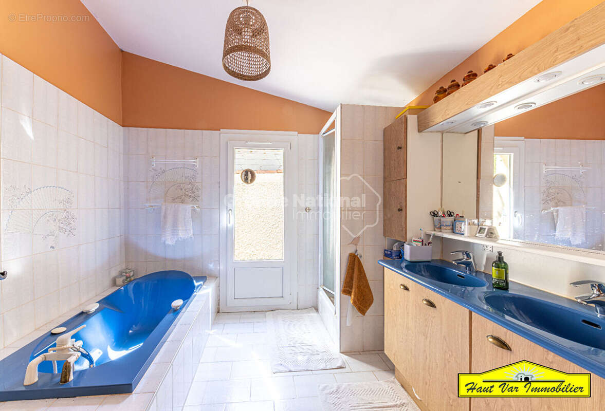 Maison familiale 144m² avec piscine, au calme en plein centre-ville - photo 14