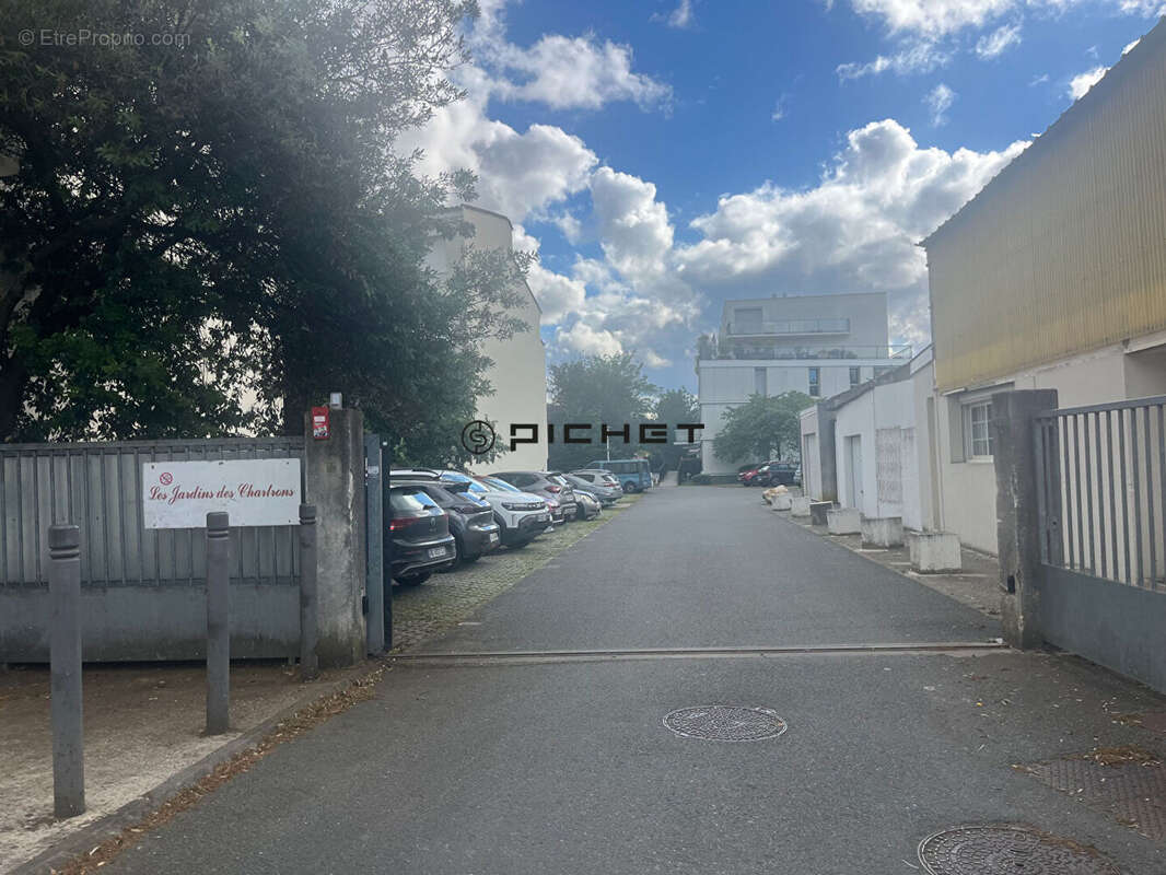 Parking à BORDEAUX