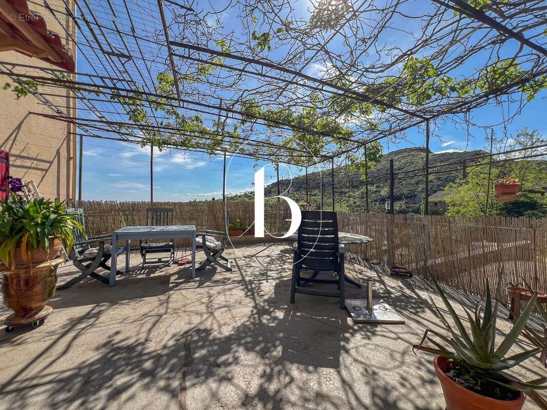 Maison à SAINT-SAUVEUR-DE-CRUZIERES