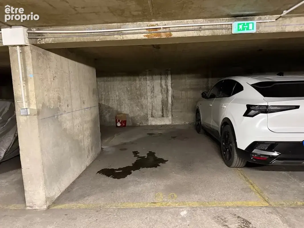 Photo Parking à Paris-16e au prix de 78 000€