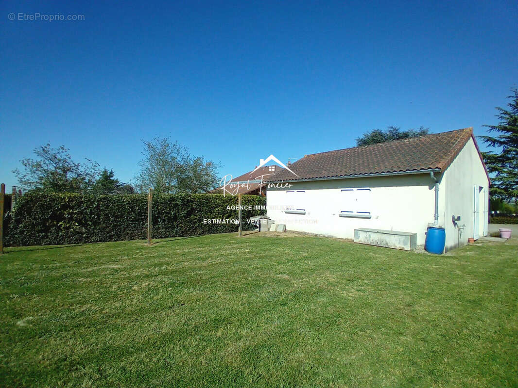 Maison à DANGE-SAINT-ROMAIN