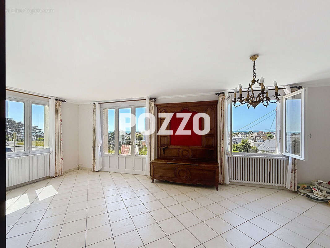 Maison à JULLOUVILLE