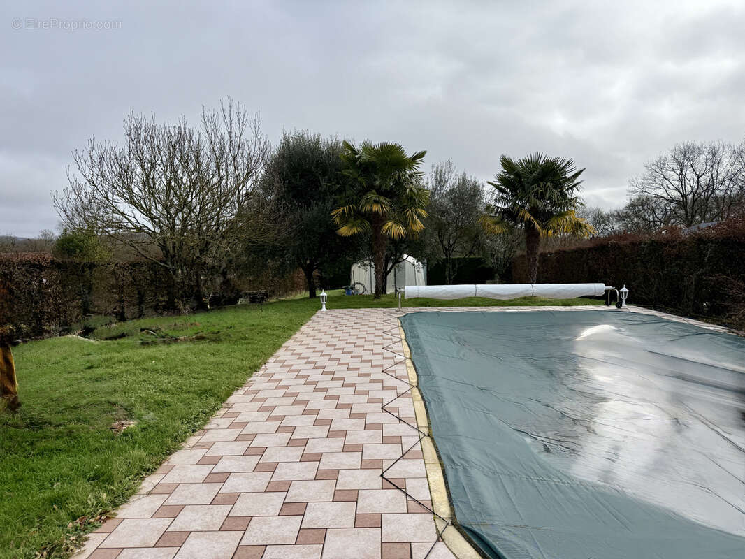 Propriété 8 pièces 135 m2 + Studio de 15 m2 avec Piscine chauffée et grande dépendance sur un terrain de 1200 - photo 20
