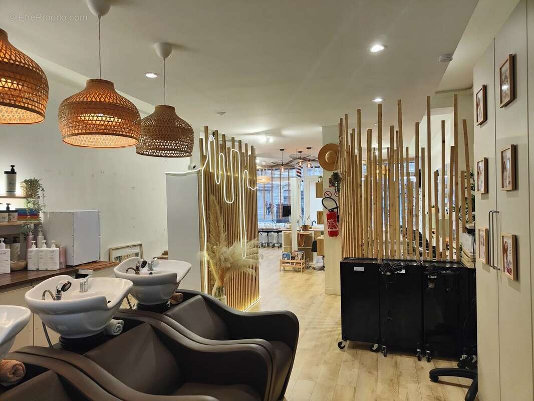 Commerce à PARIS-6E