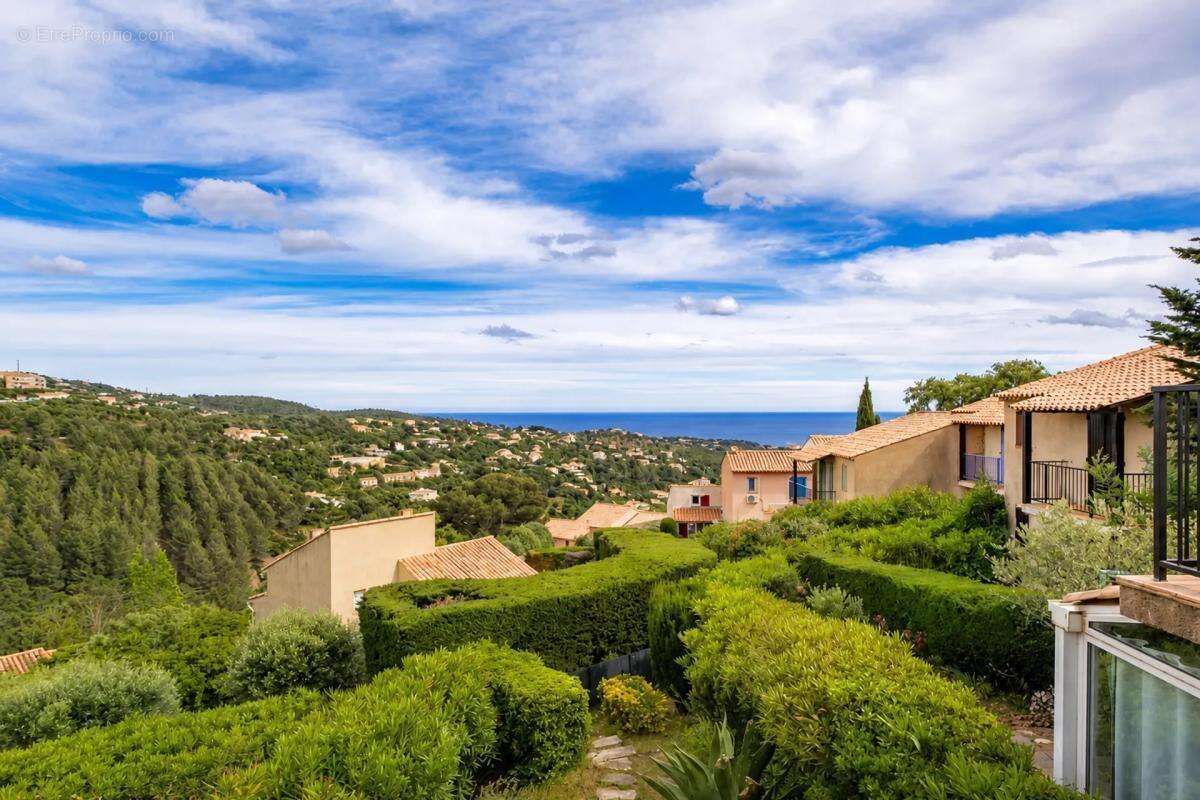 Maison à ROQUEBRUNE-SUR-ARGENS