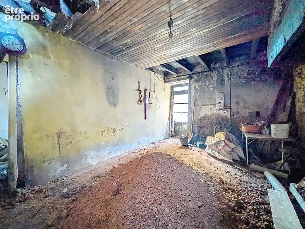 Maison à rénover à Saint-Aubin-d'Aubigné - Grand terrain de 1600 m² - photo 9