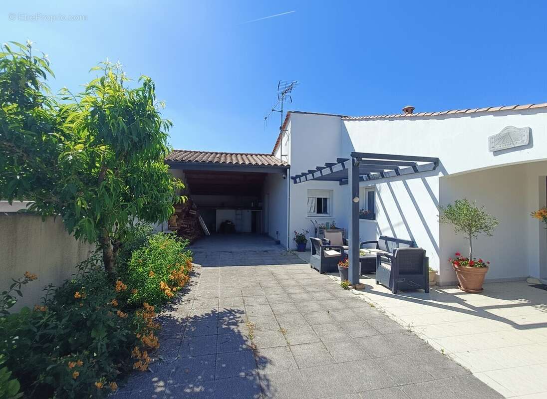 Maison à CHARRON