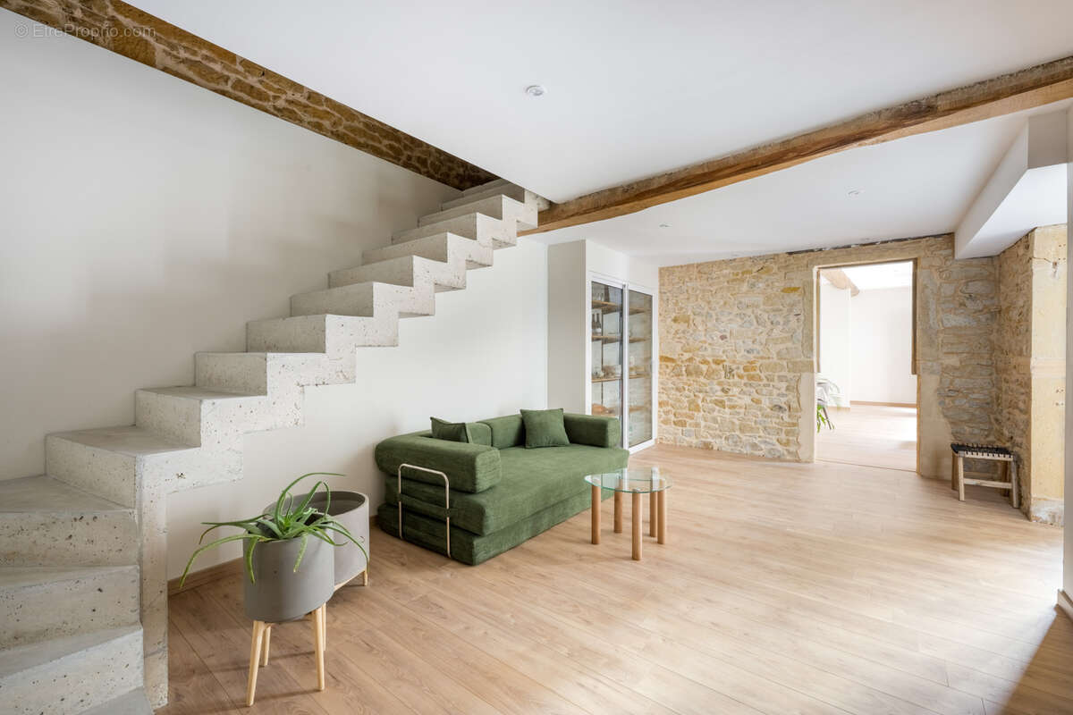 Maison à OINGT