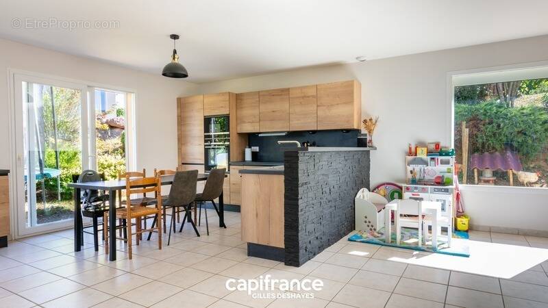 Maison à VAUX-EN-BEAUJOLAIS