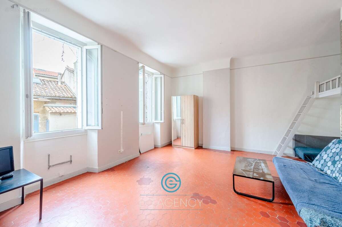 Appartement à MARSEILLE-4E