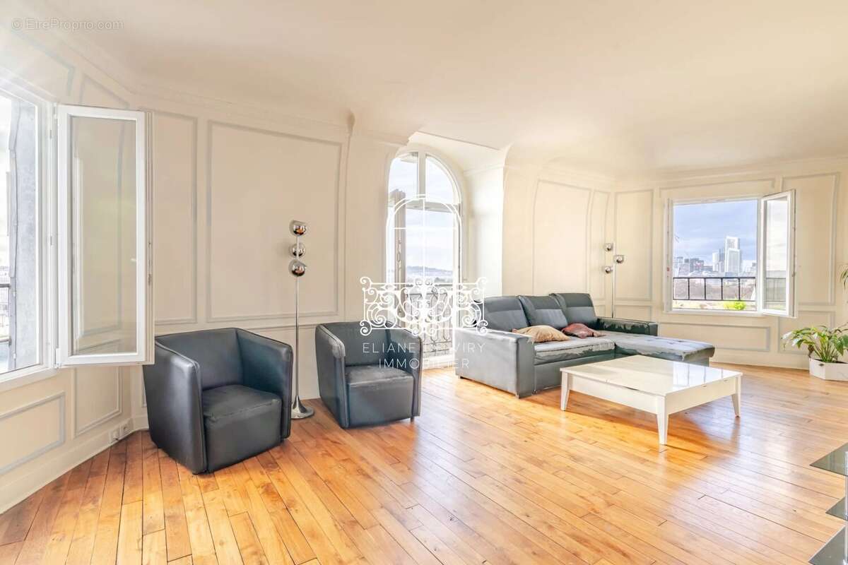 Appartement à PARIS-16E