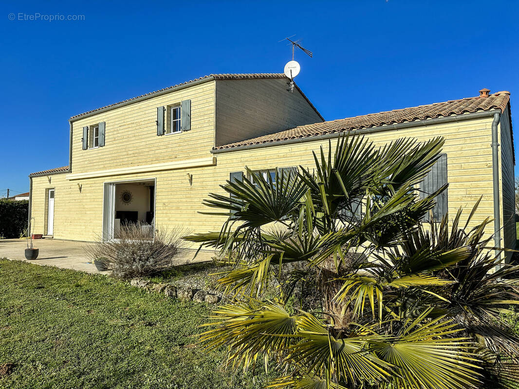 Maison à CHAMPAGNOLLES