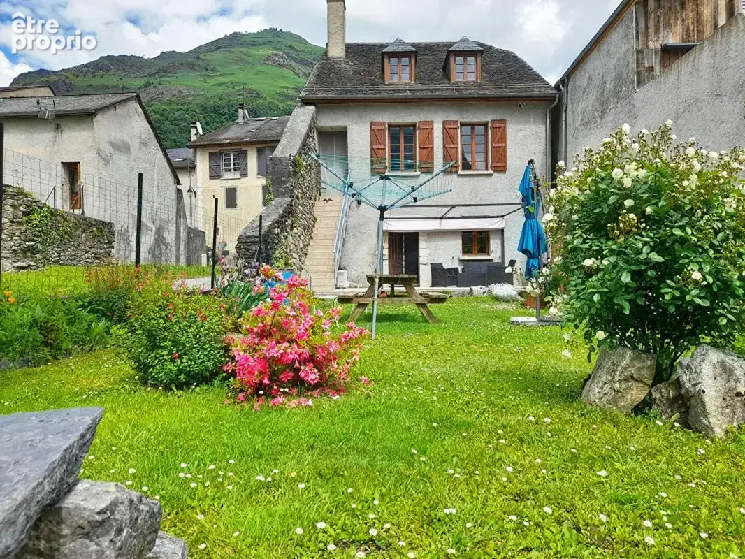 Maison entièrement rénovée avec jardin, alliant cachet et rentabilité locative - photo 1