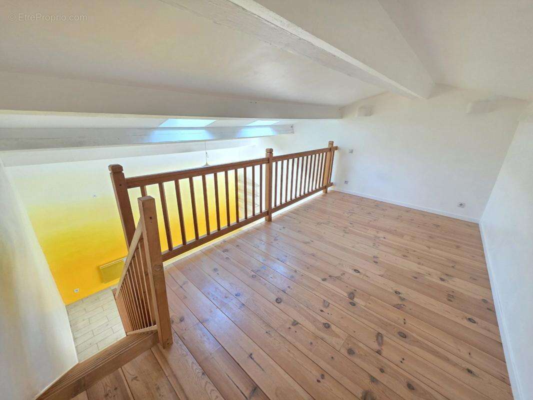 Appartement à MONTAREN-ET-SAINT-MEDIERS