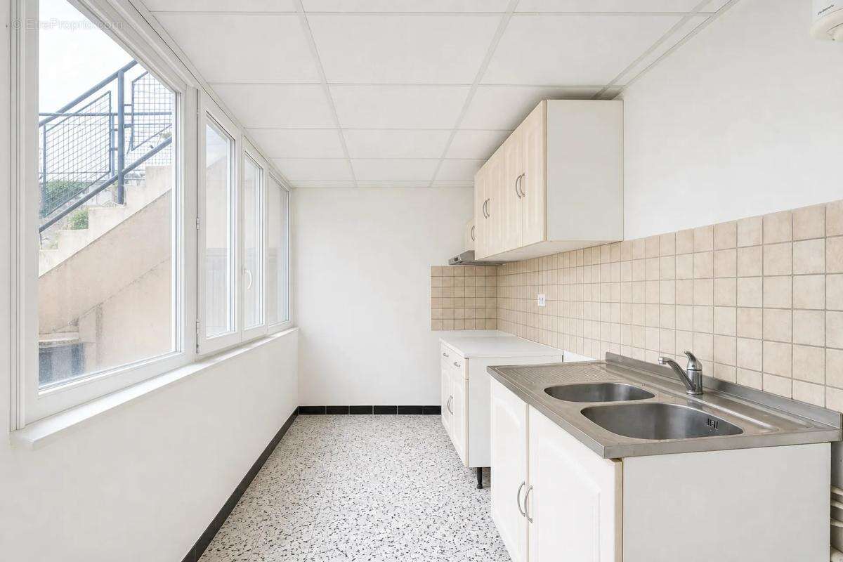 Appartement T3 RDC de 60 m² à Marguerittes - photo 7