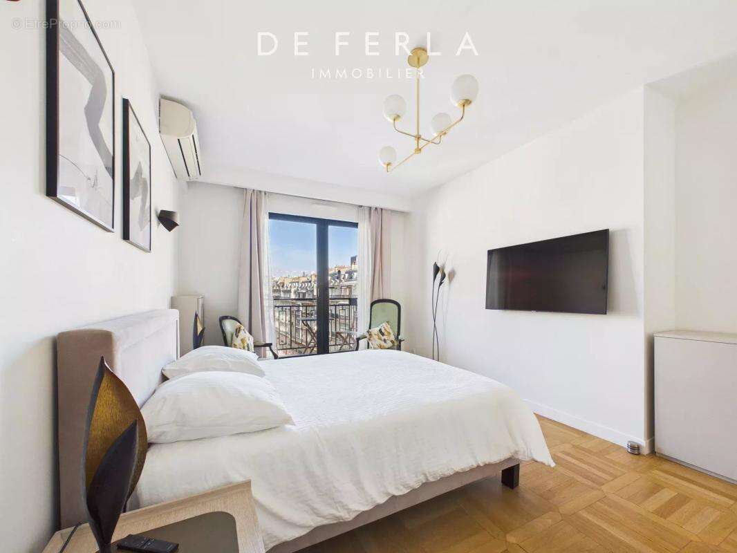 Appartement à PARIS-8E