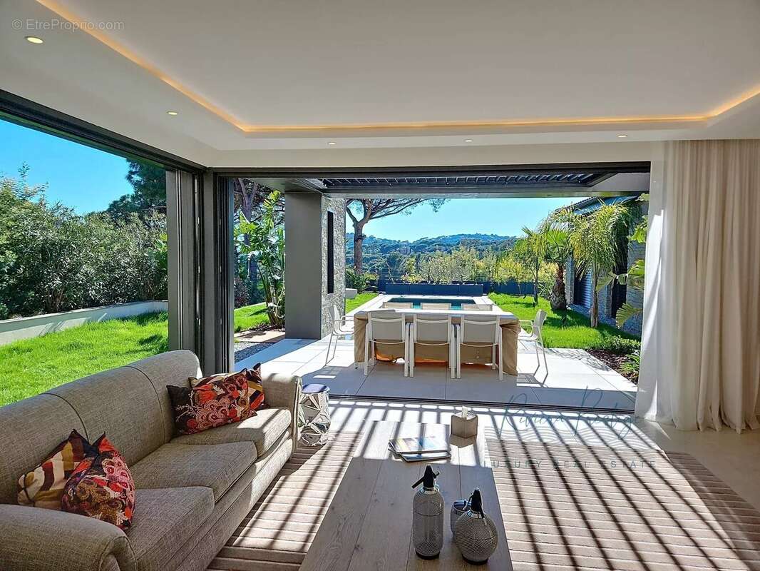 Villa contemporaine neuve avec piscine miroir - vue mer - photo 3