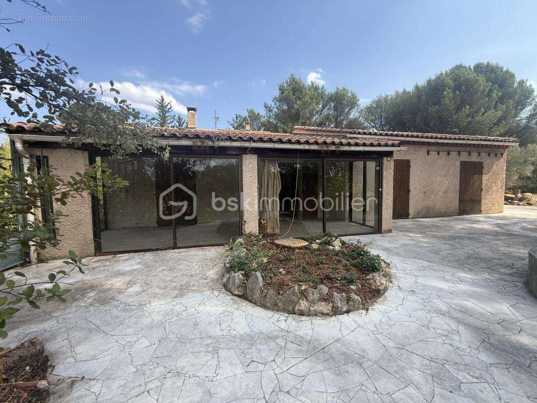 Maison de caractère à rénover – 4 800 m² de terrain – Un cadre naturel exceptionnel à Ventabren - photo 27