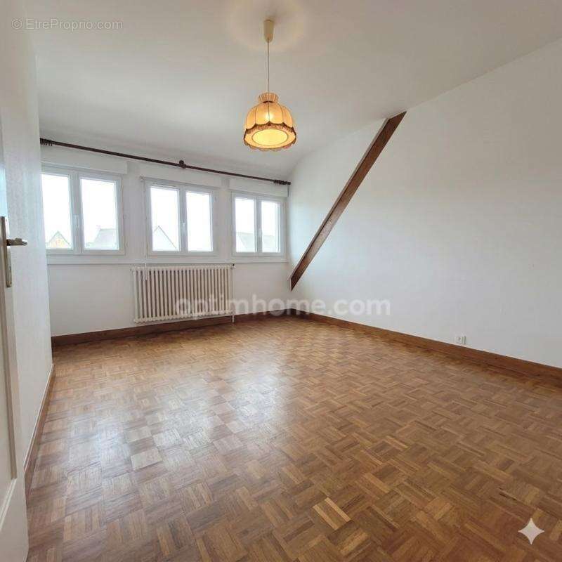 Maison familiale 130 m² à Quévert – 5 chambres, jardin 580 exposé au sud, centres commerciaux Leclerc et Carrefour à 2 pas - photo 8