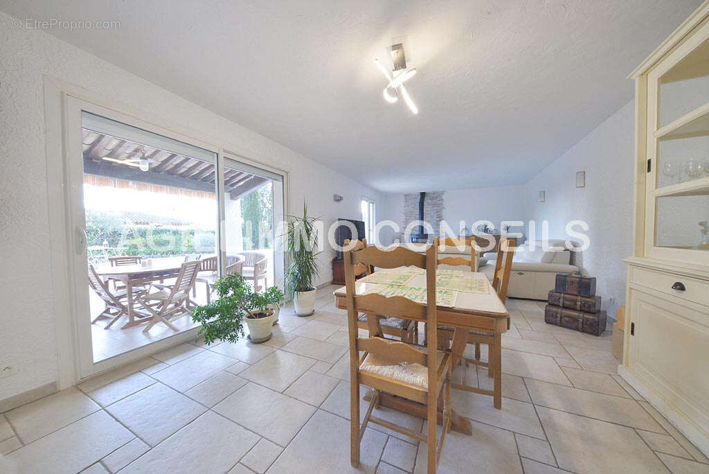 séjour - Maison à PUGET-SUR-ARGENS