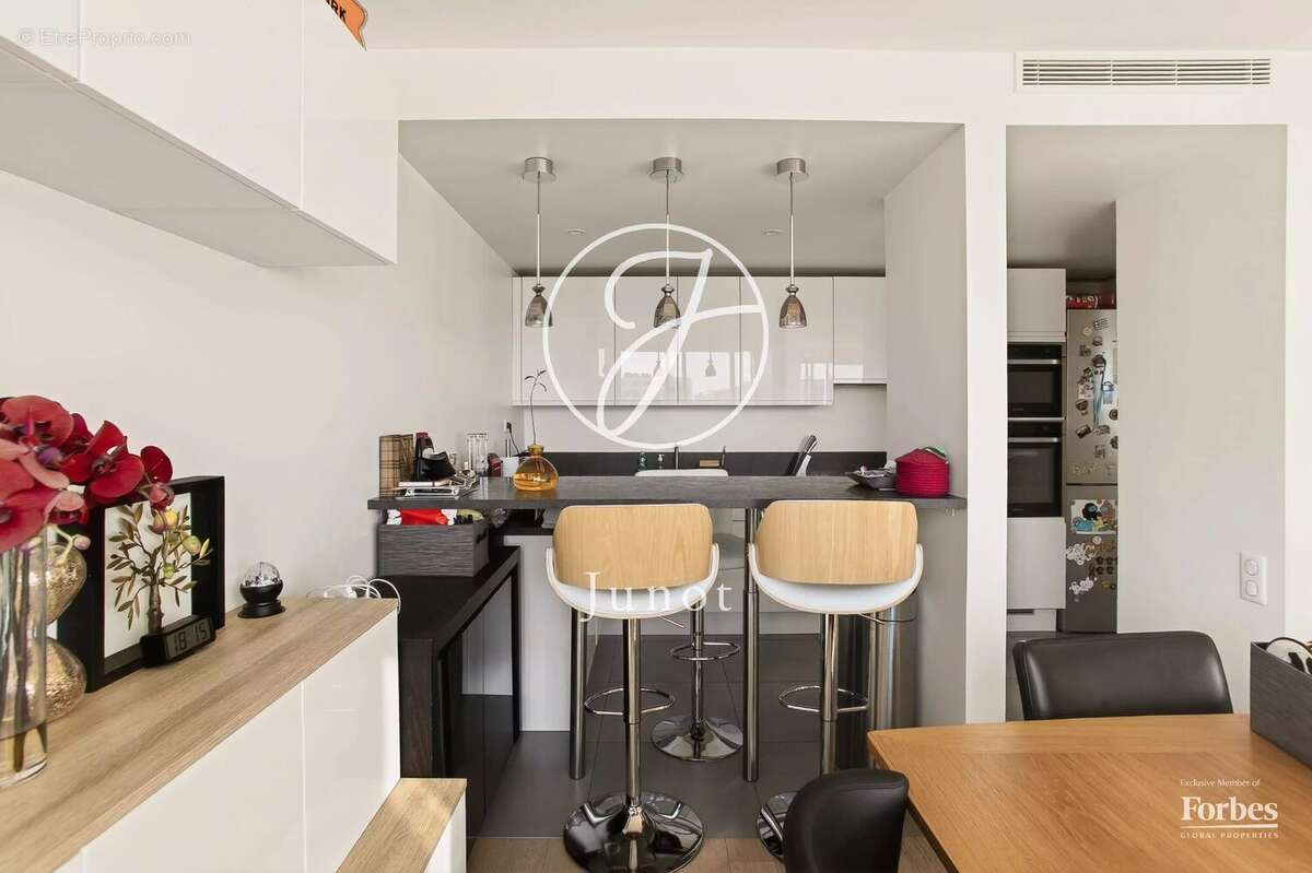 Paris 15e - TOUR DE MARS / QUAI DE GRENELLE - Appartement - 5 pièces - 114,58m² Carrez - 3 chambres - Vue exceptionnelle - Expos - photo 10