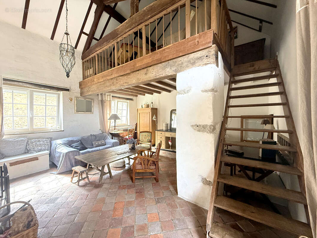 Maison à HOUDAN