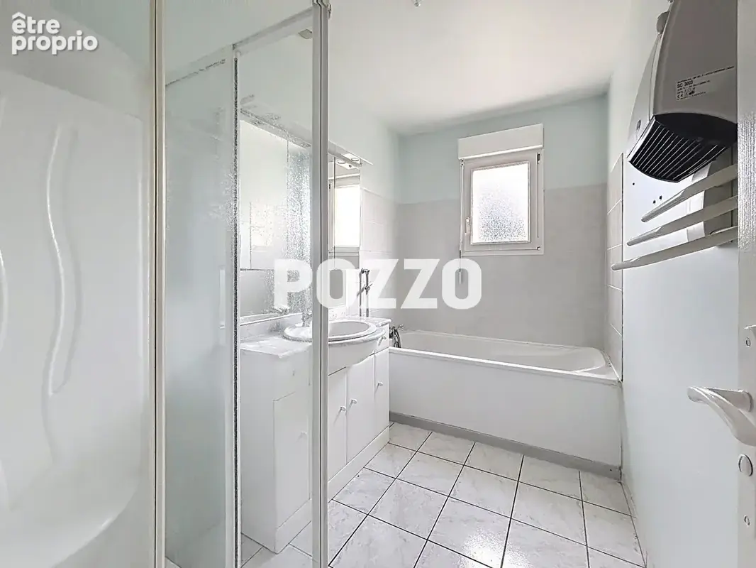 Marigny Le Lozon , maison plain pied de type F5 à 600 mètres du centre ville; bon état, jardin garage et parking privé - photo 6