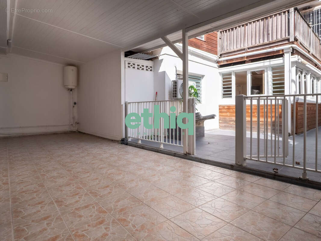 Appartement à POINTE-A-PITRE