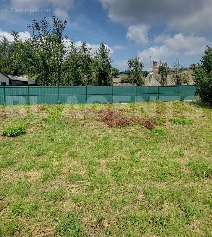T2 1 - Terrain à BURY