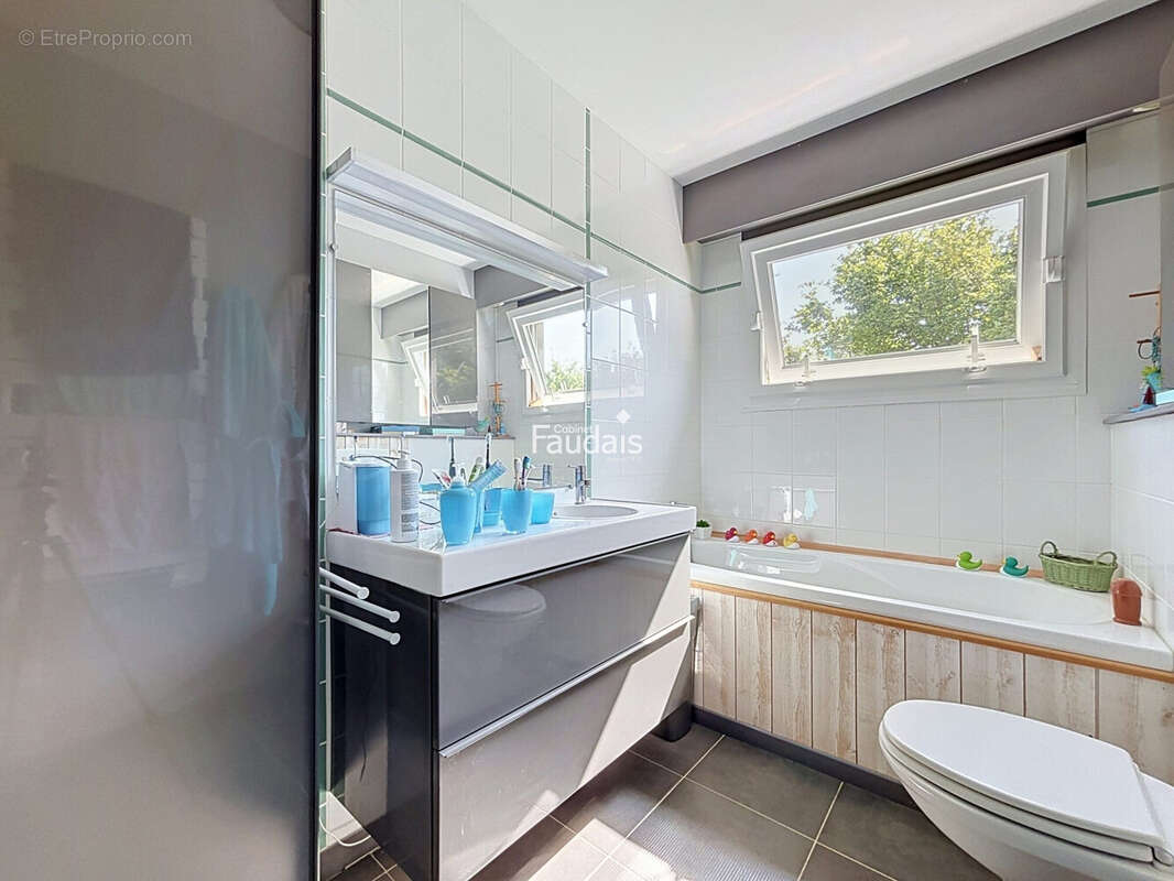 Maison 173 m² à Neufmesnil  - photo 8