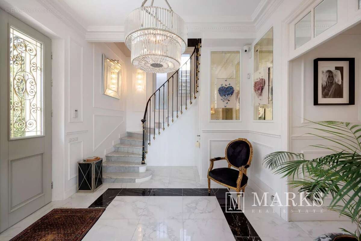 Villa rénovée avec goût avec maison d'amis et vue dégagée - photo 10