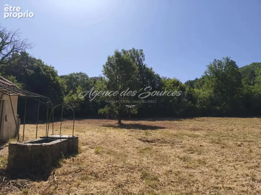 Cabanon agricole sur 1,5 hectares à Esparron-de-Pallières - photo 4