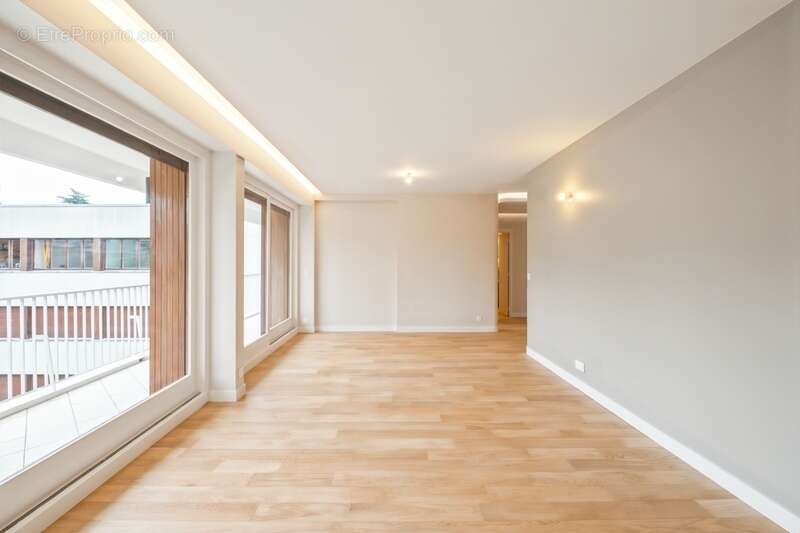 Appartement à MARNES-LA-COQUETTE