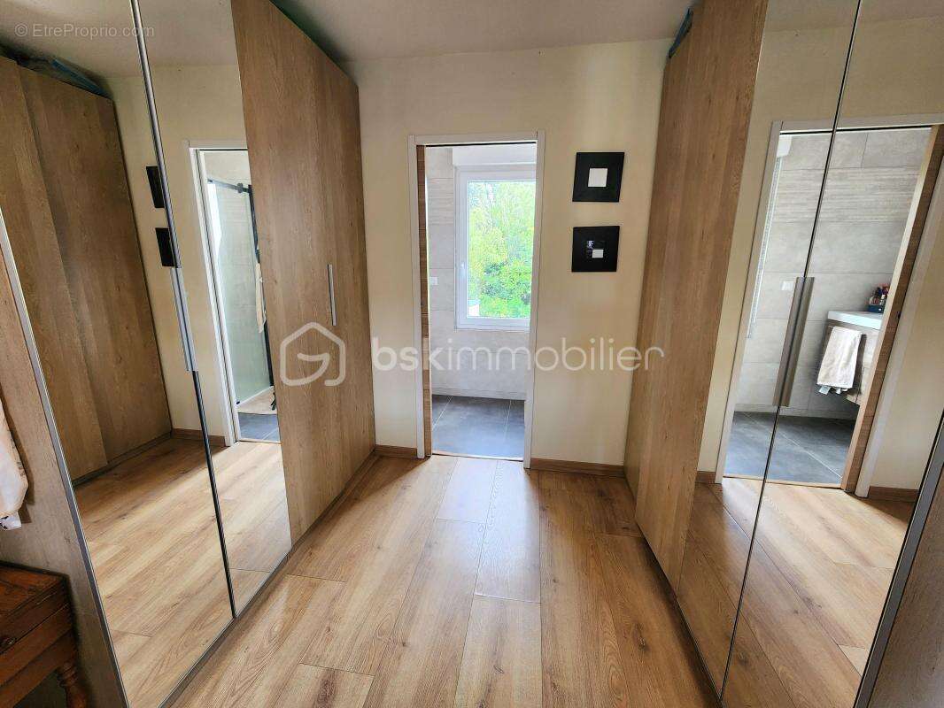Maison individuelle, 3 grandes chambres, jardin, local commercial récent, sous-sol - photo 17